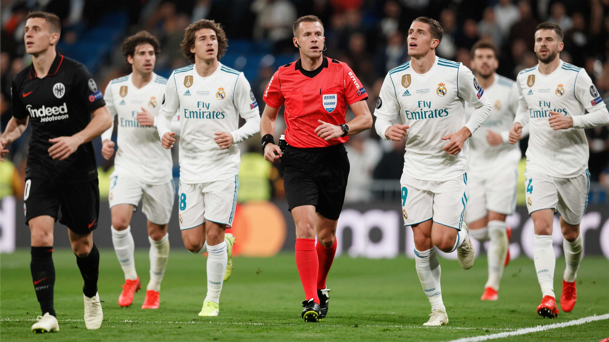 皇马时隔十年首次在少一人情况下实现三球破门